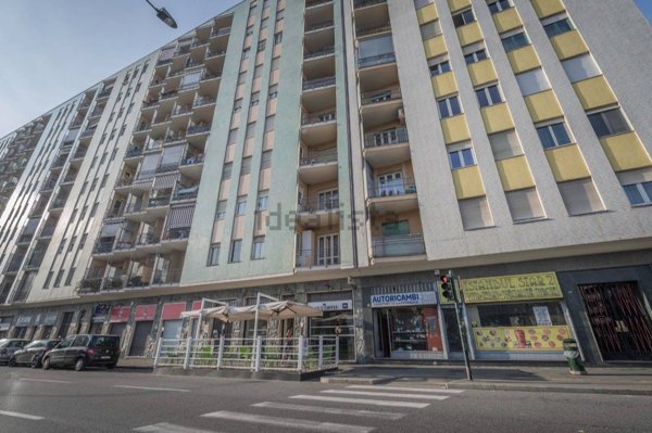 locale commerciale in vendita a Torino in zona Pozzo Strada