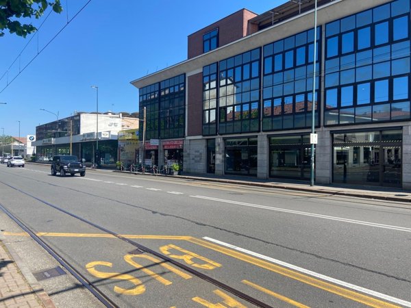 locale commerciale in vendita a Torino in zona Barriera di Milano