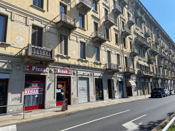 locale commerciale in vendita a Torino in zona Vanchiglia