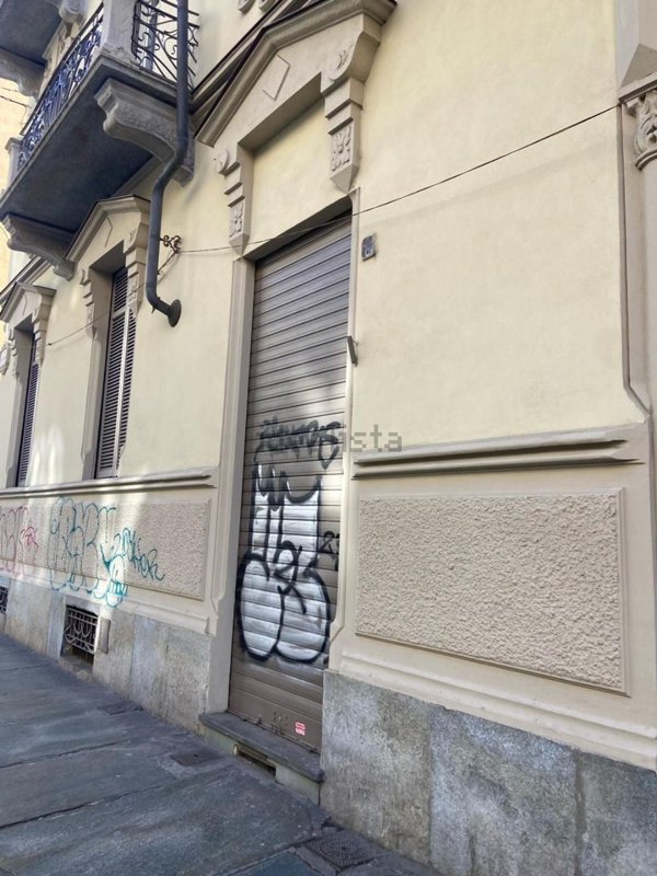 negozio in vendita a Torino in zona San Donato