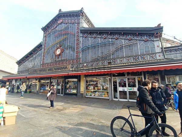 negozio in vendita a Torino in zona Aurora