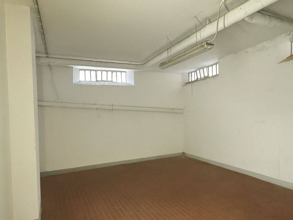 locale commerciale in vendita a Torino in zona Mirafiori Sud