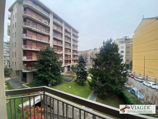 appartamento in vendita a Torino in zona Lingotto