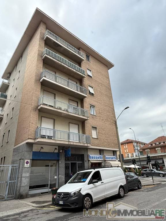 negozio in vendita a Torino in zona Santa Rita