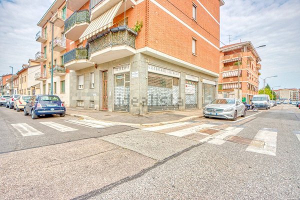 locale commerciale in vendita a Torino in zona Parella