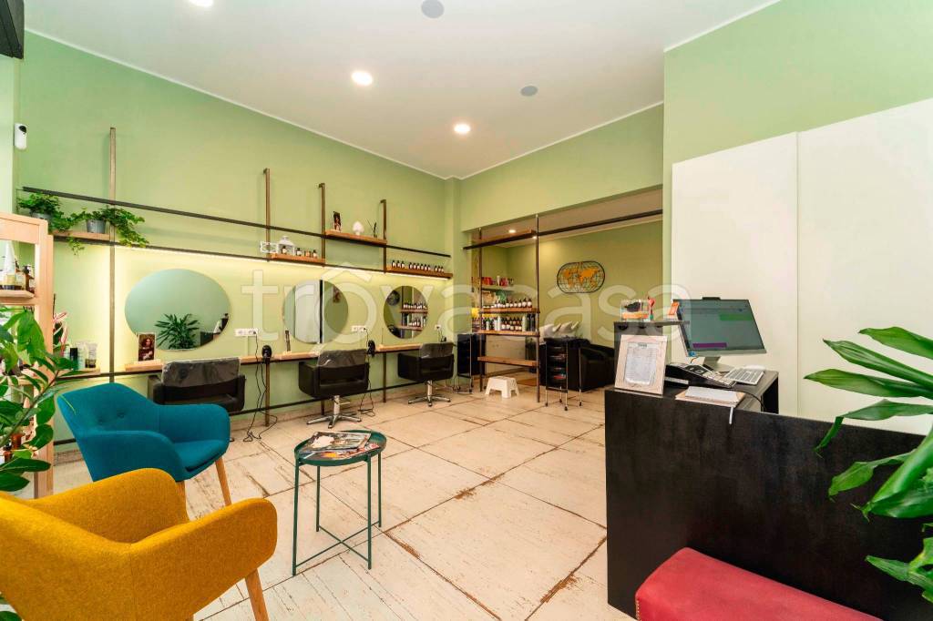 negozio in vendita a Torino in zona Lingotto