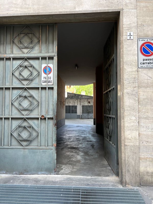 locale di sgombero in vendita a Torino in zona Santa Rita
