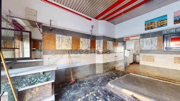 locale commerciale in vendita a Torino in zona Parella