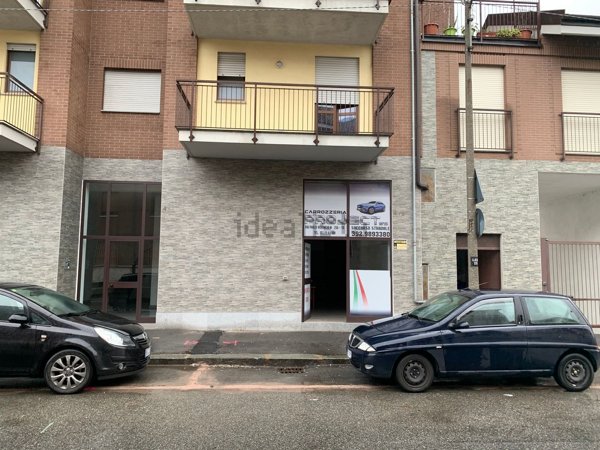 locale commerciale in vendita a Torino in zona Madonna di Campagna