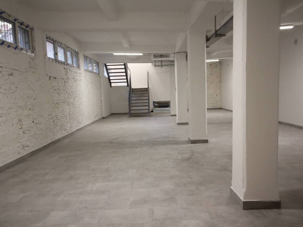 locale commerciale in vendita a Torino in zona Barriera di Milano