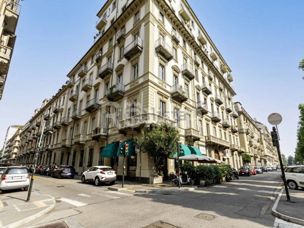 locale commerciale in vendita a Torino in zona Crocetta