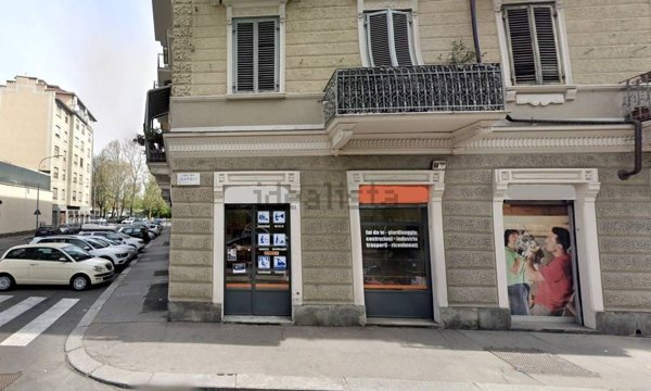 locale commerciale in vendita a Torino in zona Aurora