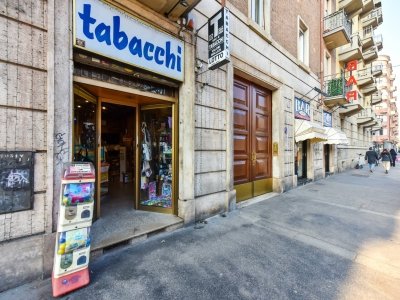 negozio in vendita a Torino in zona Parella