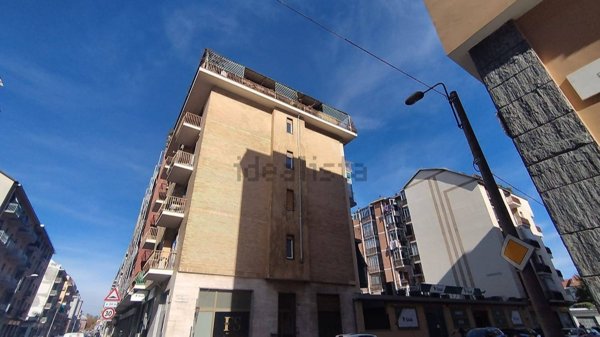locale commerciale in vendita a Torino in zona Pozzo Strada