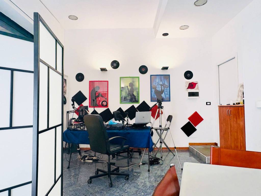 negozio in vendita a Torino in zona Madonna di Campagna