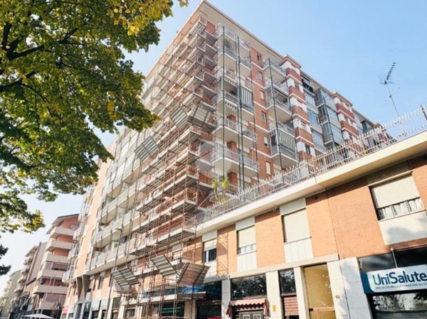 negozio in vendita a Torino in zona Madonna di Campagna