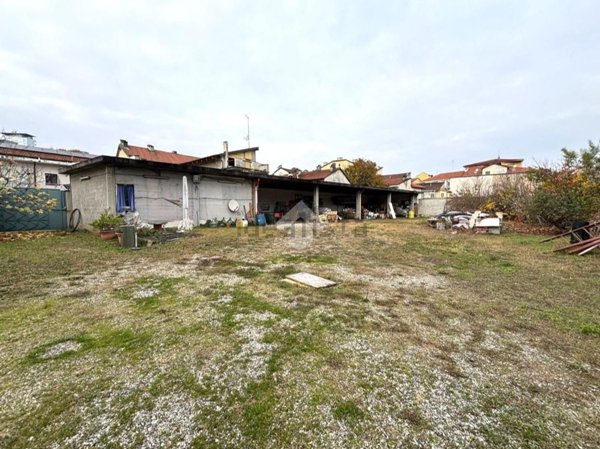 locale di sgombero in vendita a Torino in zona Borgata Vittoria