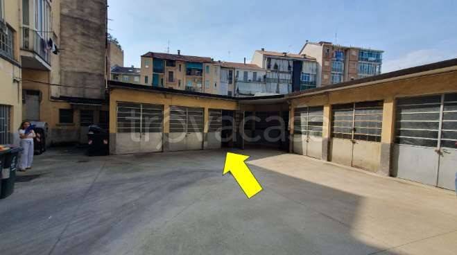 negozio in vendita a Torino in zona Mirafiori Sud