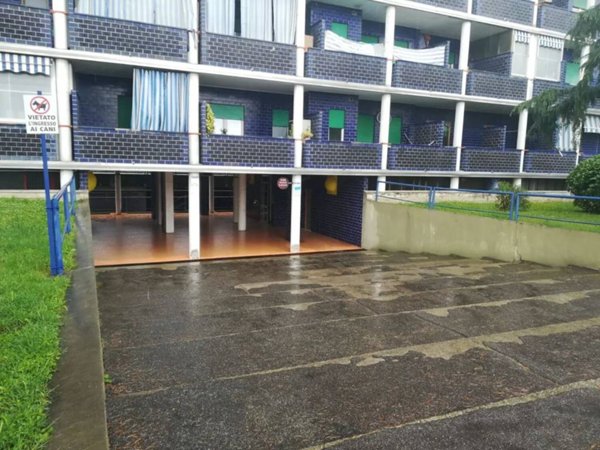 negozio in vendita a Torino in zona Mirafiori Sud