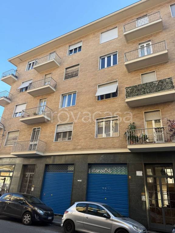 negozio in vendita a Torino in zona Borgata Vittoria