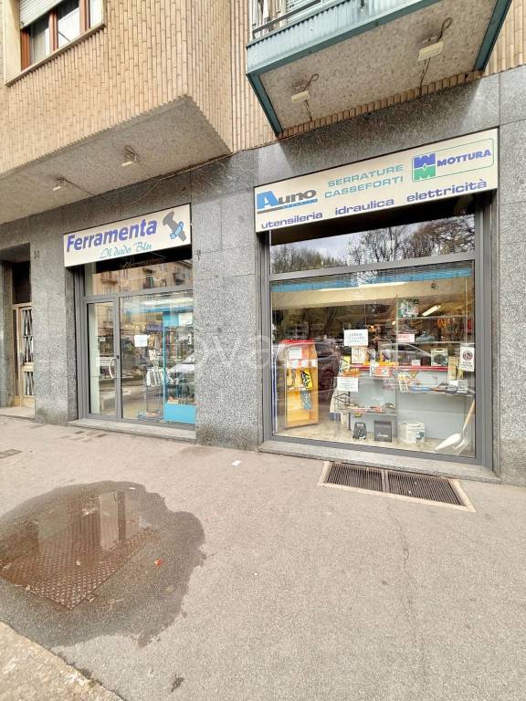 negozio in vendita a Torino in zona Aurora