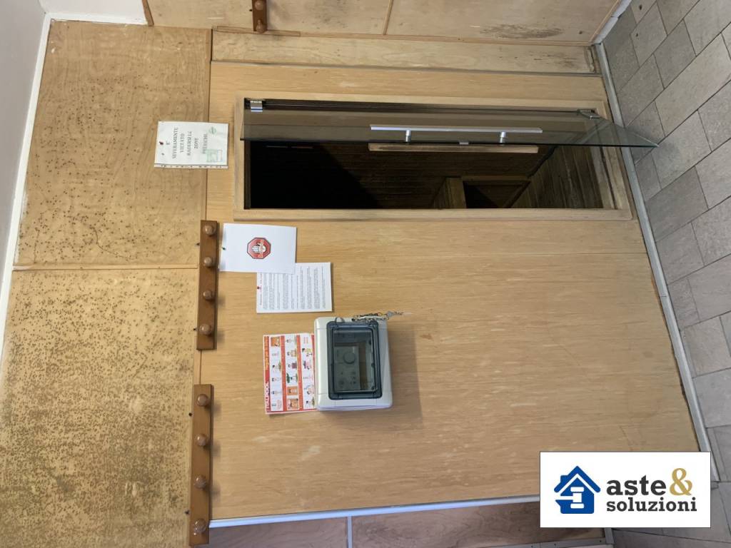 negozio in vendita a Torino in zona Mirafiori Sud