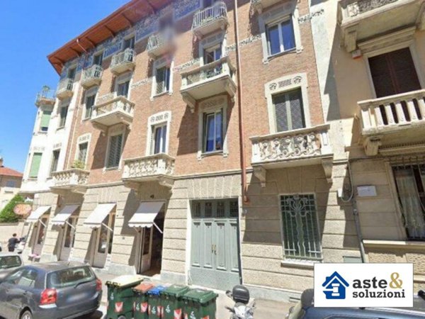 negozio in vendita a Torino in zona Madonna del Pilone