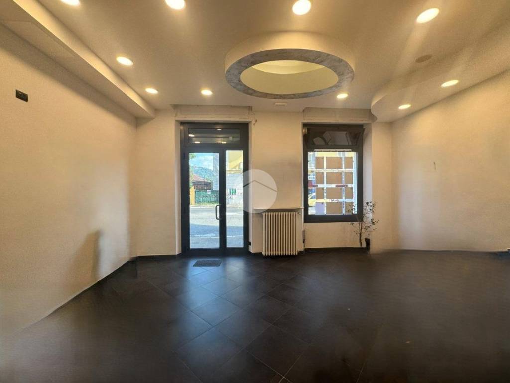 negozio in vendita a Torino in zona Barca