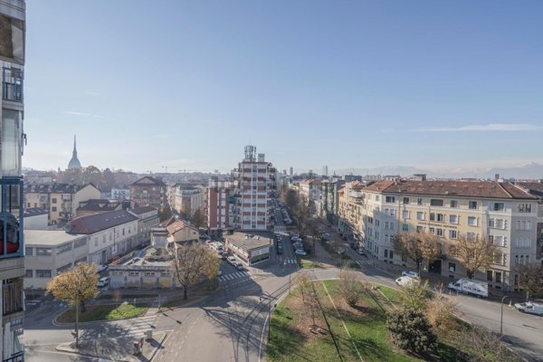 appartamento in vendita a Torino in zona Regio Parco