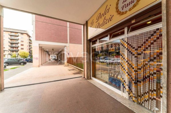 negozio in vendita a Torino in zona Mirafiori Nord