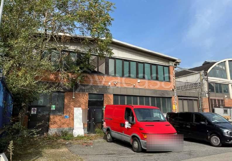 locale commerciale in vendita a Torino in zona Mirafiori Sud