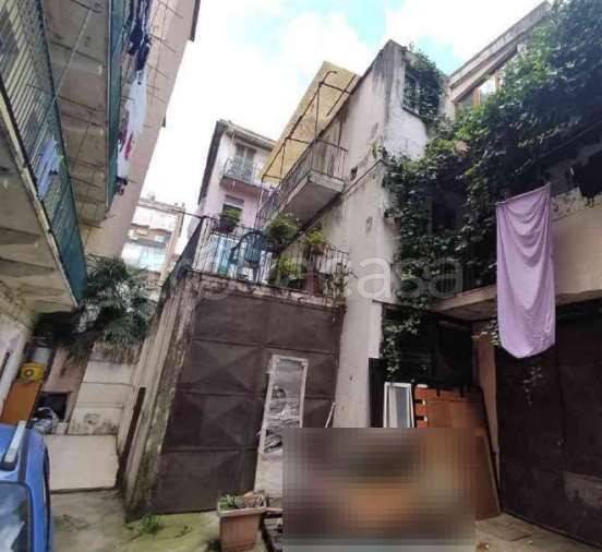 locale commerciale in vendita a Torino in zona Aurora