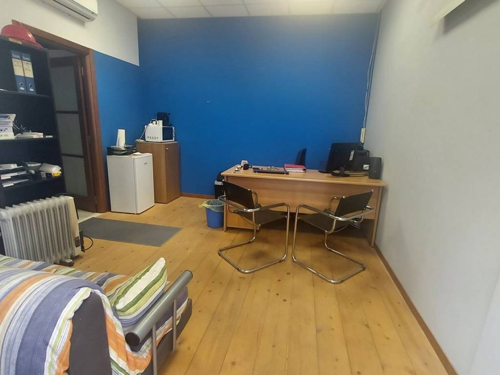 locale commerciale in vendita a Torino in zona Pozzo Strada