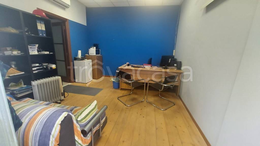 locale commerciale in vendita a Torino in zona Pozzo Strada