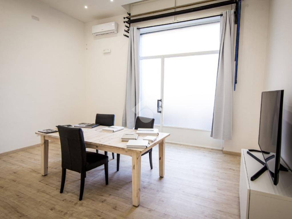 negozio in vendita a Torino in zona Pozzo Strada