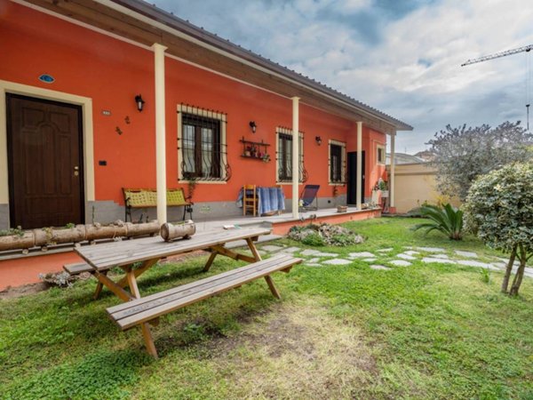 casa indipendente in vendita a Torino in zona Parella