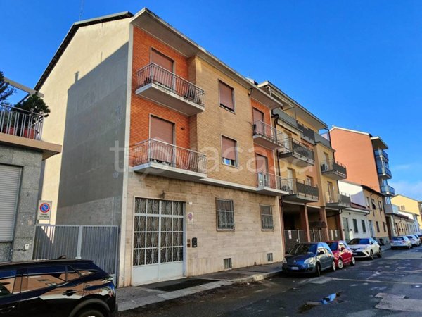 locale commerciale in vendita a Torino in zona Parella