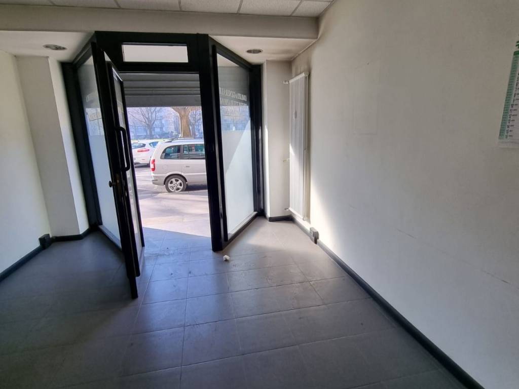 negozio in vendita a Torino in zona Santa Rita