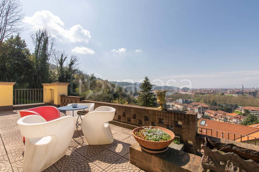 appartamento in vendita a Torino in zona Sassi