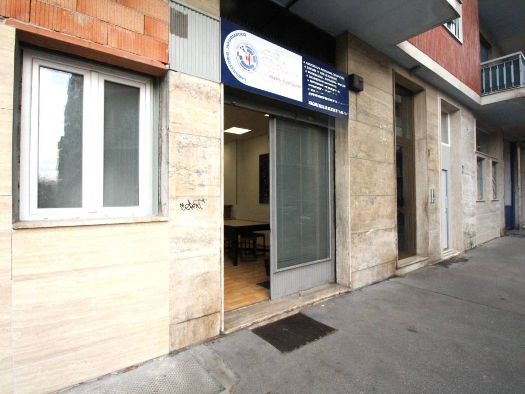negozio in vendita a Torino in zona Santa Rita