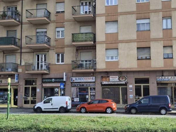 negozio in vendita a Torino in zona Pozzo Strada