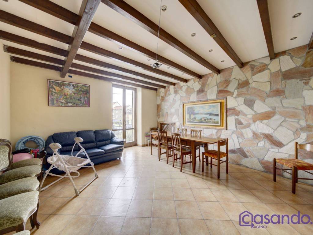 casa indipendente in vendita a Torino in zona Falchera