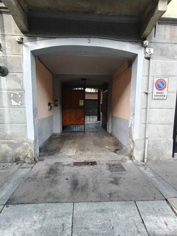 locale di sgombero in vendita a Torino in zona Barriera di Milano