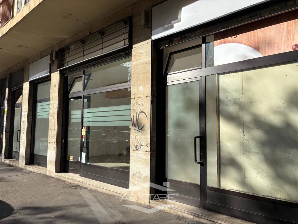 negozio in vendita a Torino in zona Lingotto