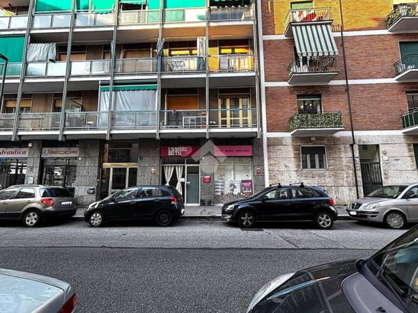negozio in vendita a Torino in zona Borgata Vittoria