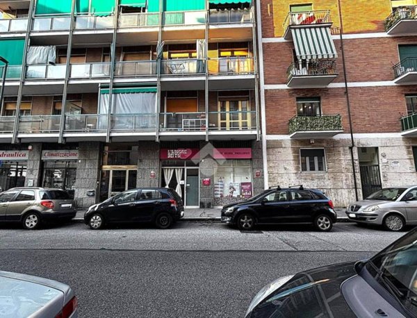 negozio in vendita a Torino in zona Borgata Vittoria