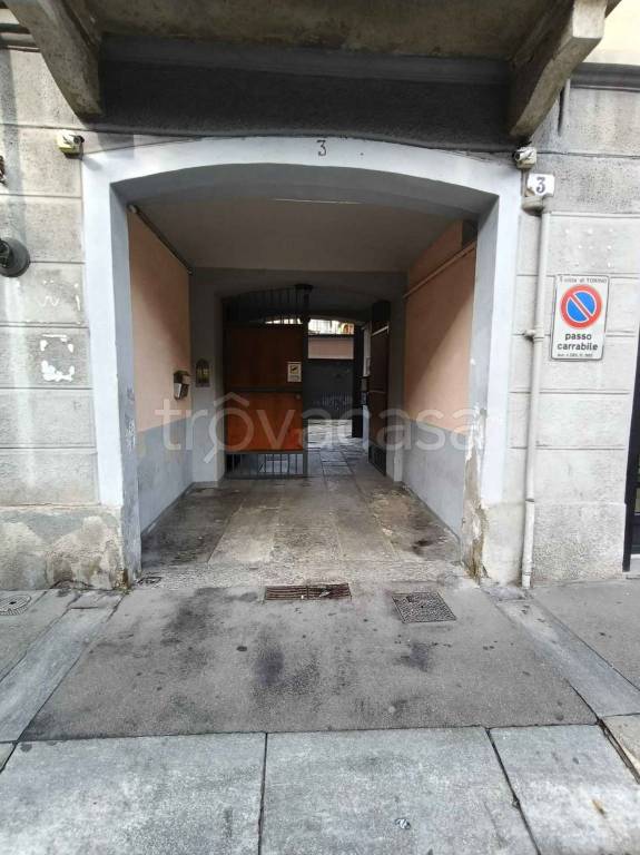 locale commerciale in vendita a Torino in zona Barriera di Milano