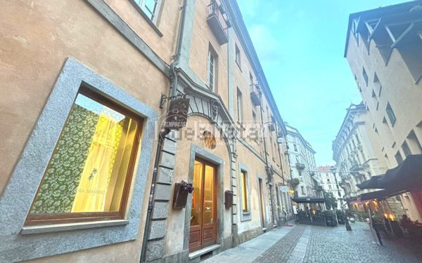 locale commerciale in vendita a Torino in zona Centro Storico