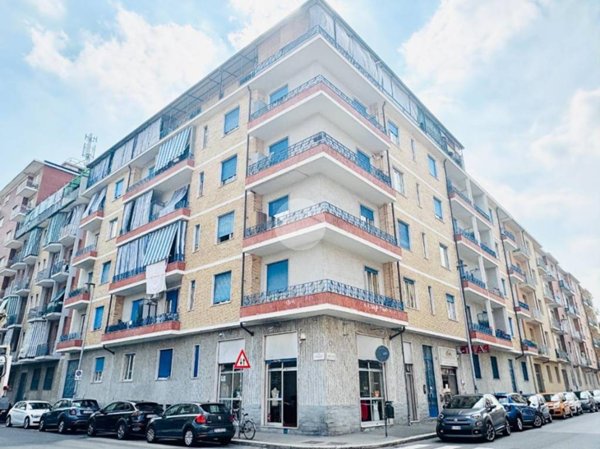 negozio in vendita a Torino in zona Lucento
