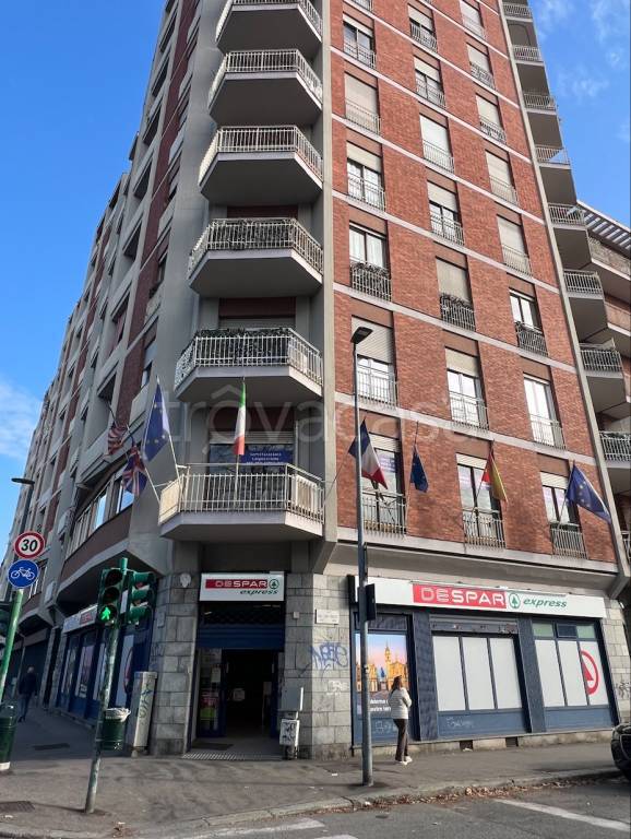 negozio in vendita a Torino in zona Campidoglio